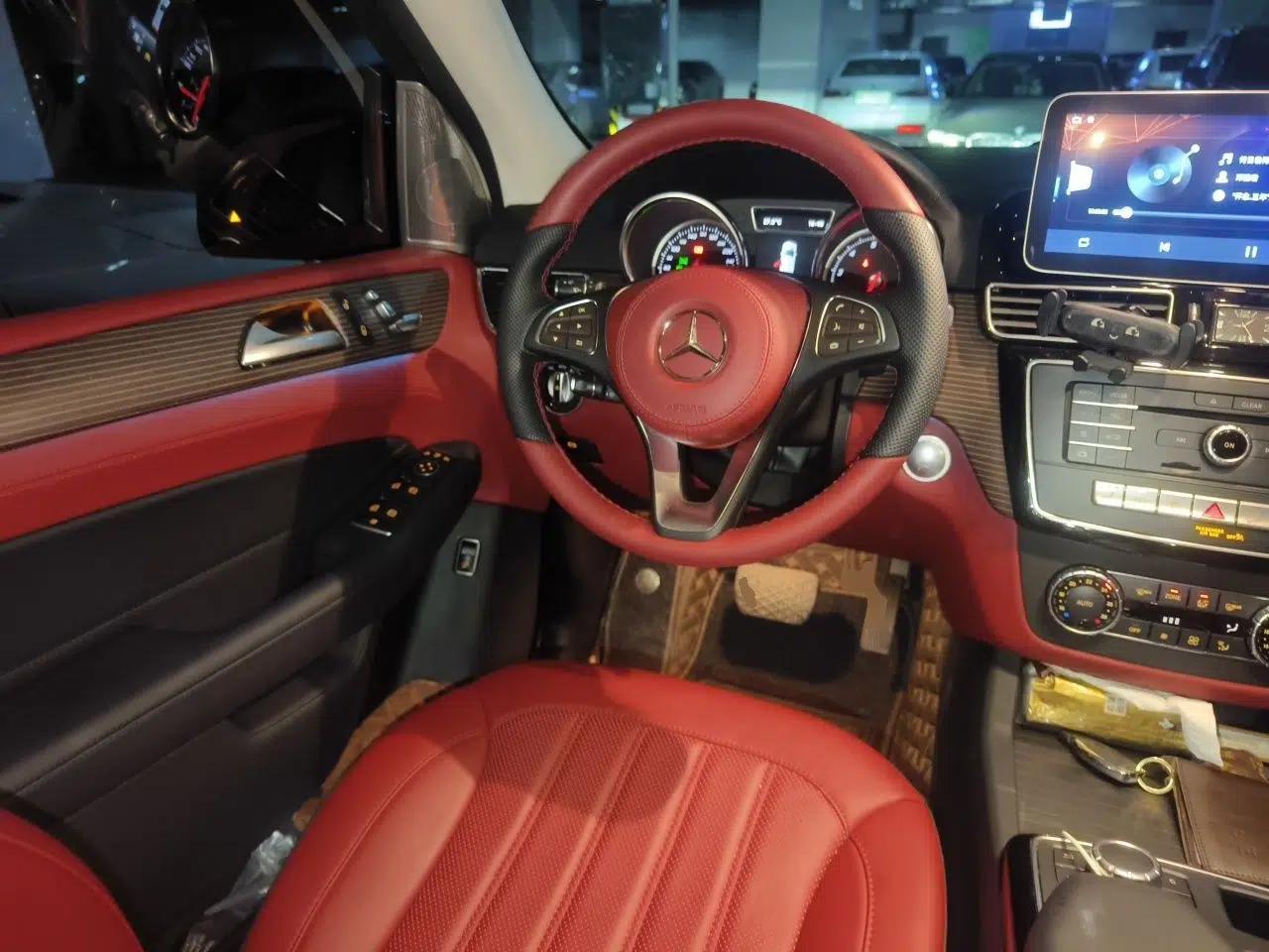 Mercedes-Benz GLE 2018 GLE 320 4MATIC Dynamic Edition Collector's Edition — миниатюра 10