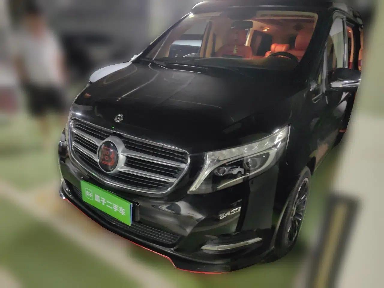 Mercedes-Benz V-Class Mercedes-Benz V250, registered in 2019, 2.0-liter automatic, 7-seater, imported (factory-modified). — миниатюра 1