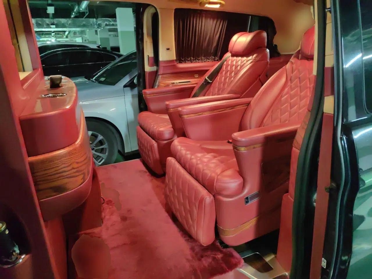 Mercedes-Benz V-Class Mercedes-Benz V250, registered in 2019, 2.0-liter automatic, 7-seater, imported (factory-modified). — миниатюра 17