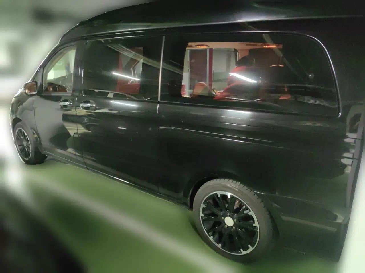 Mercedes-Benz V-Class Mercedes-Benz V250, registered in 2019, 2.0-liter automatic, 7-seater, imported (factory-modified). — миниатюра 4