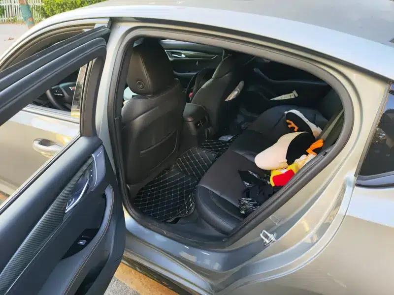 2023 Cadillac CT5 28T Platinum Edition — миниатюра 10