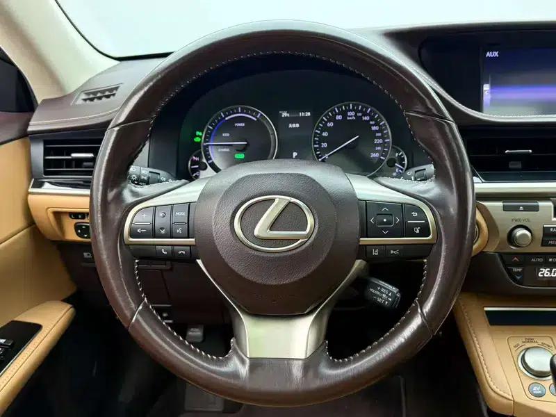 Lexus ES 2015 300h Comfort Edition — миниатюра 12