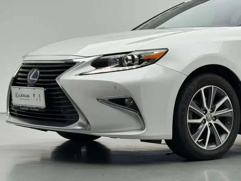 Lexus ES 2015 300h Comfort Edition — миниатюра 4