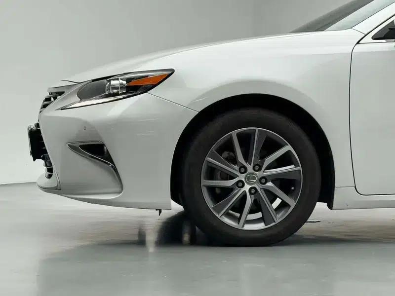Lexus ES 2015 300h Comfort Edition — миниатюра 9