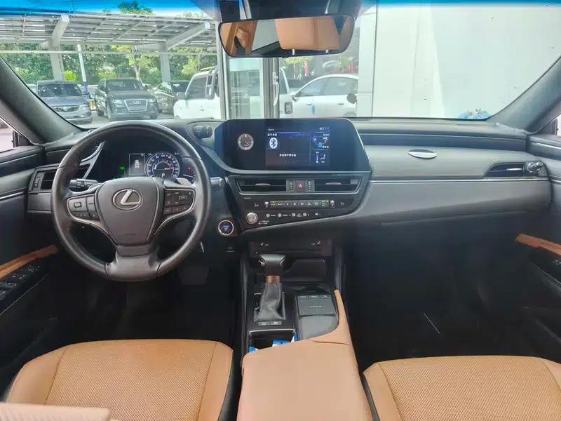Lexus ES 2021 300h Premium Edition — миниатюра 12