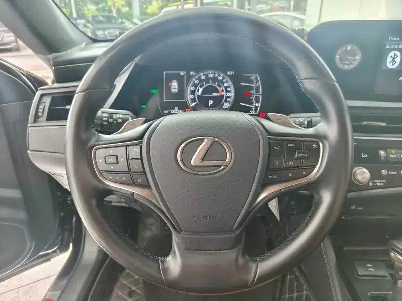 Lexus ES 2021 300h Premium Edition — миниатюра 14
