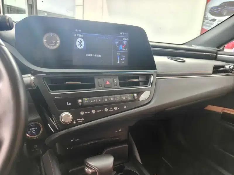 Lexus ES 2021 300h Premium Edition — миниатюра 10