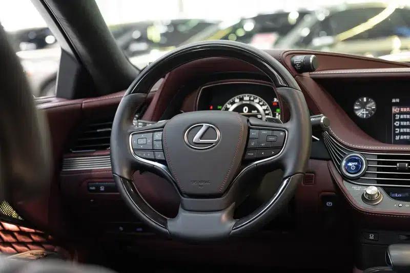 Lexus LS 2018 500h Executive Edition (China V emission standard) — миниатюра 18