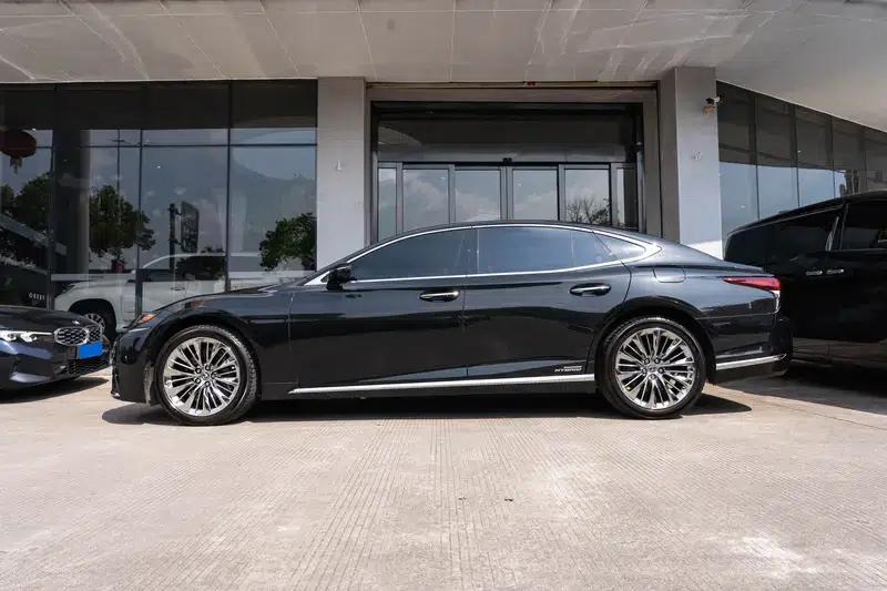 Lexus LS 2018 500h Executive Edition (China V emission standard) — миниатюра 3