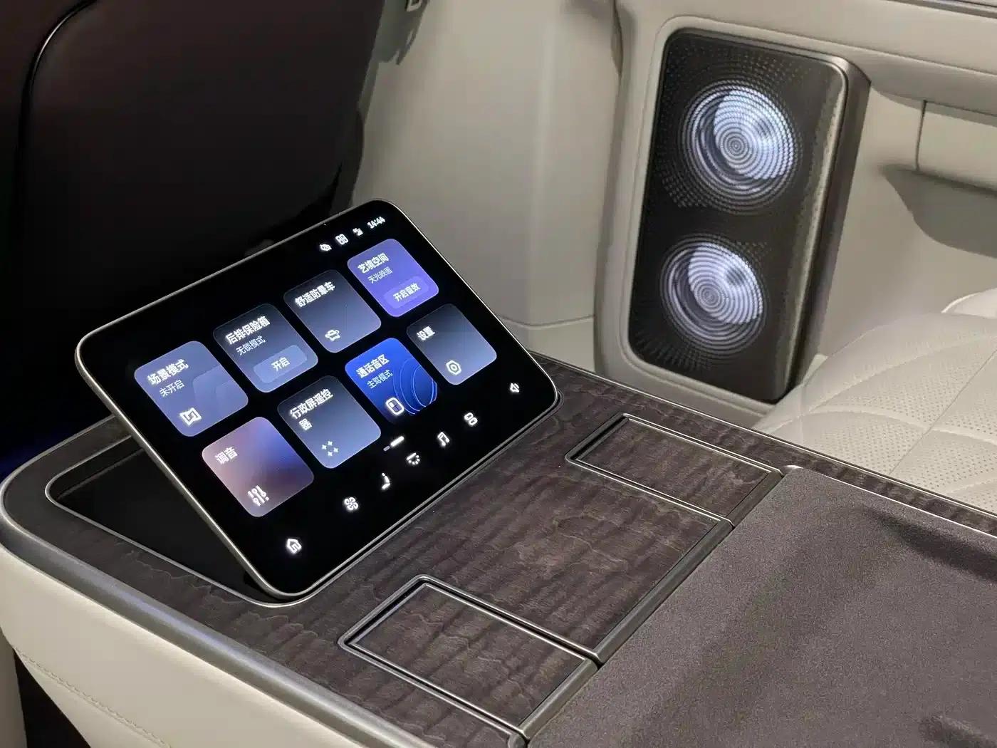 NIO ES9 2026 Model 102kWh Executive Island Signature Edition — миниатюра 22