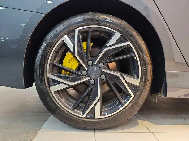 Lynk & Co 03 2023 1.5TD DCT Pro — миниатюра 8