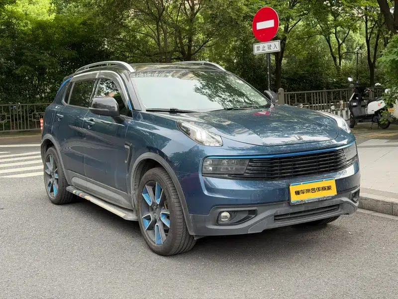 Lynk & Co 01 2017 2.0T 2WD Pro Edition — миниатюра 3