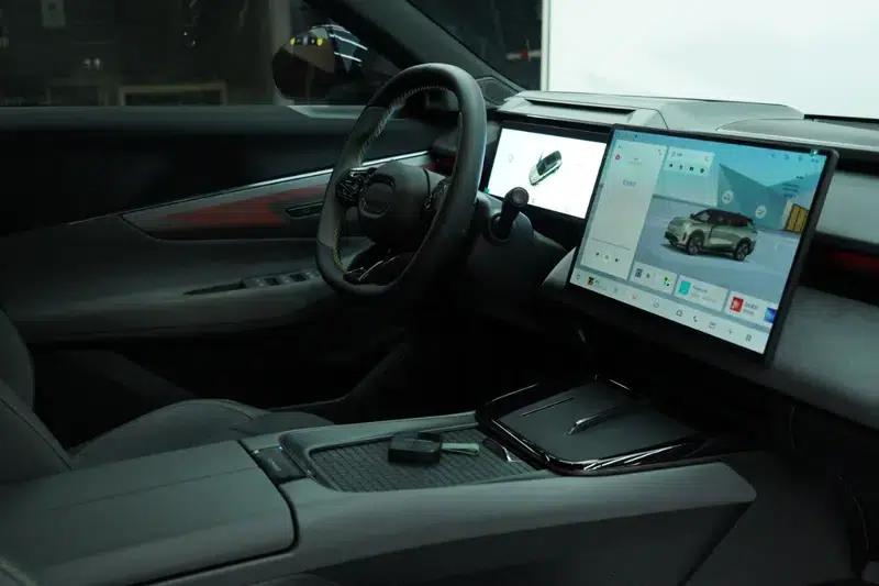 Lynk & Co 08 EM-P 2023 Model 220 AWD Performance Halo — миниатюра 17