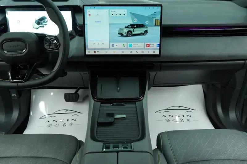 Lynk & Co 08 EM-P 2023 Model 220 AWD Performance Halo — миниатюра 9