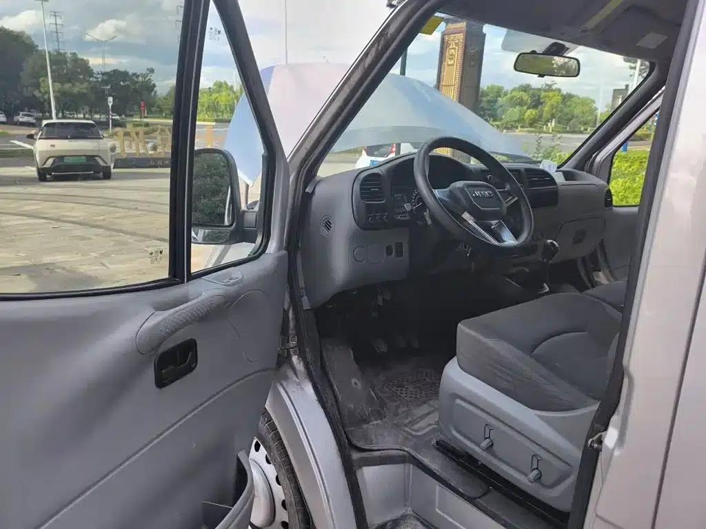 Teshun 2021 2.8T Space King Standard Short Wheelbase Mid-High Roof 6-Seater Diesel National VI JX493 — миниатюра 14