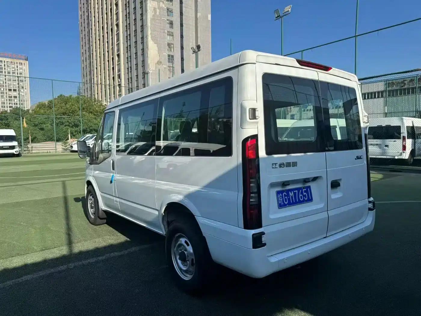 Jiangling Fushun 2026 2.0T 8AT Diesel Short Wheelbase Underground Garage Version Commercial Multi-purpose Passenger Vehicle, 5/6 Seats, Double Tailgate — миниатюра 9