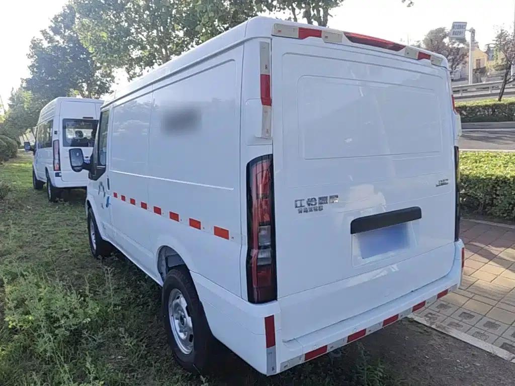 Jiangling Fushun 2023 2.0T Manual Short Wheelbase Low Roof Commercial Van with 2/3 Seats and Lift-Up Tailgate — миниатюра 5