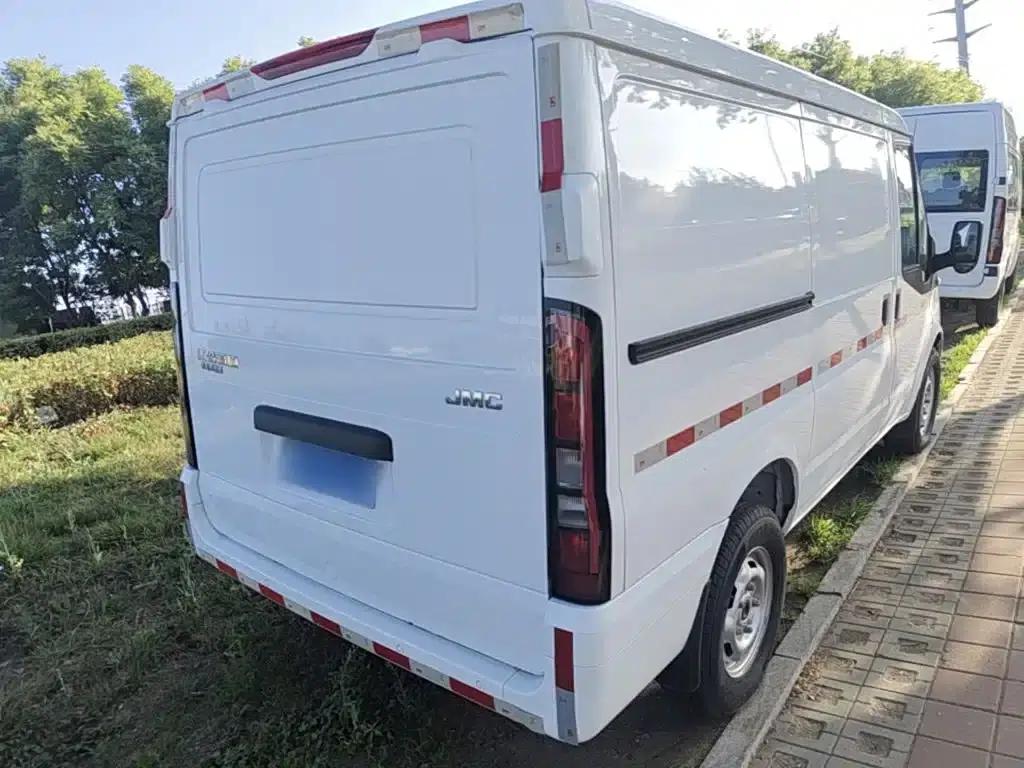 Jiangling Fushun 2023 2.0T Manual Short Wheelbase Low Roof Commercial Van with 2/3 Seats and Lift-Up Tailgate — миниатюра 7