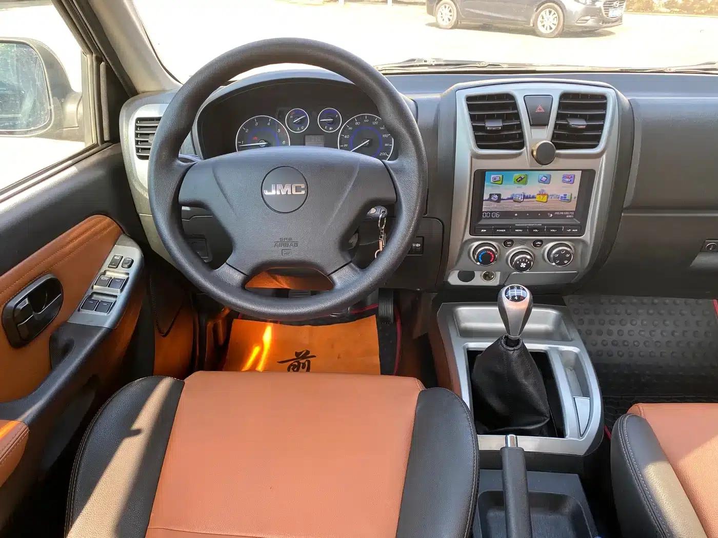 Baodian 2018 Model 2.9T New Value Two-Wheel Drive Diesel Comfort Standard Cargo Box JX4D30B5L — миниатюра 9
