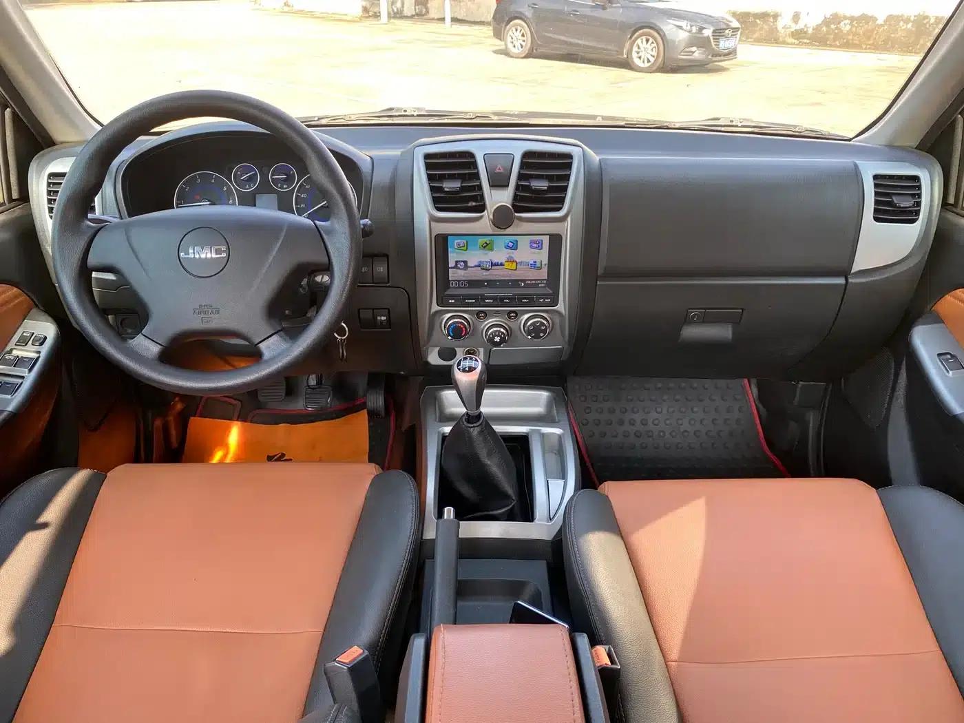 Baodian 2018 Model 2.9T New Value Two-Wheel Drive Diesel Comfort Standard Cargo Box JX4D30B5L — миниатюра 10