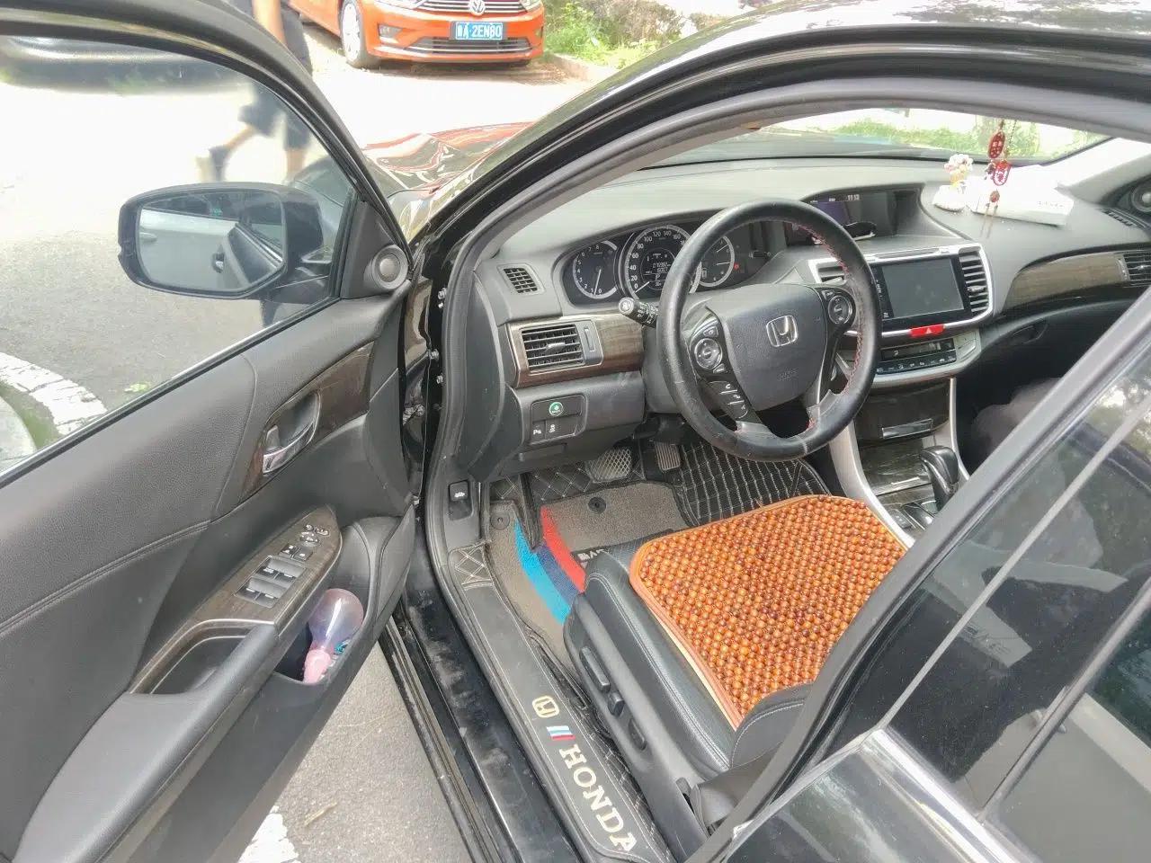 Honda Accord 2014 2.4L EX Luxury Edition — миниатюра 16