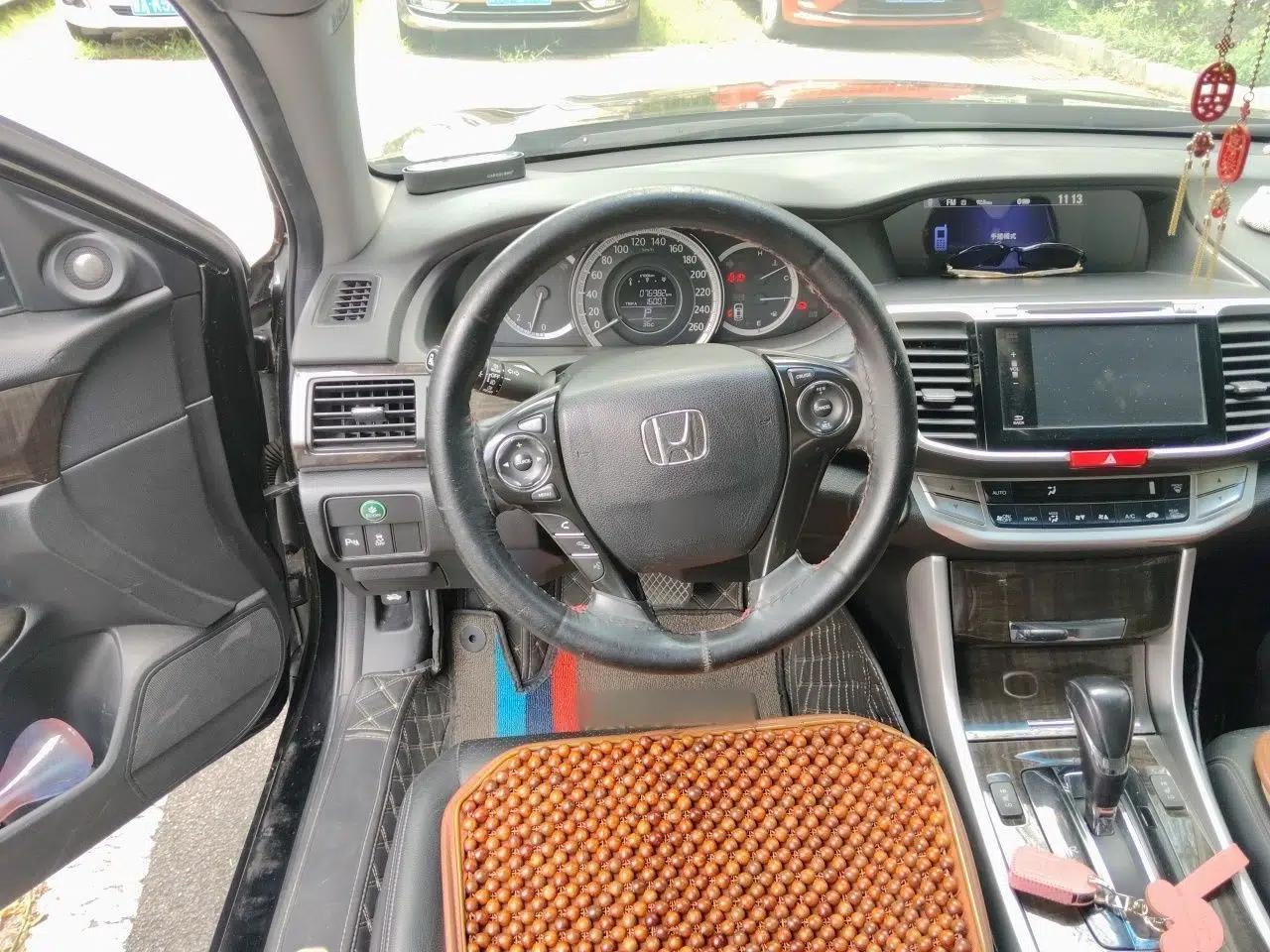 Honda Accord 2014 2.4L EX Luxury Edition — миниатюра 10