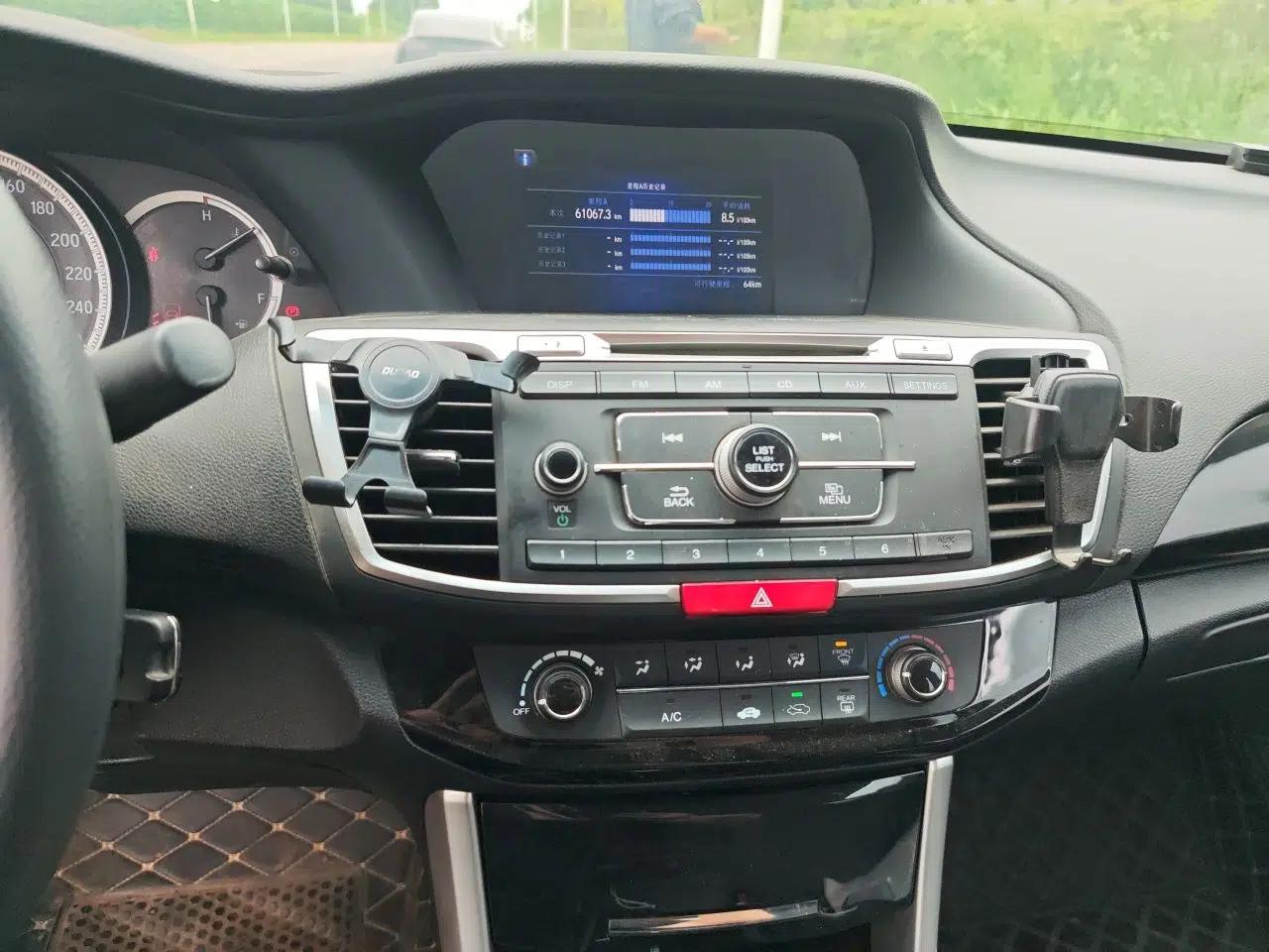 Honda Accord 2016 2.0L Comfort Edition — миниатюра 13