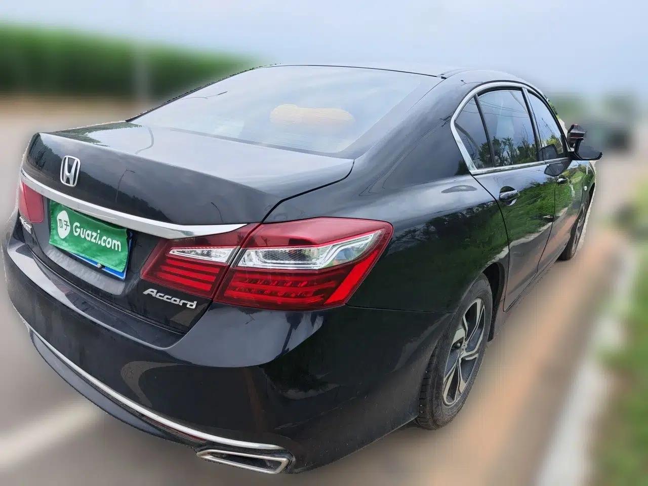 Honda Accord 2016 2.0L Comfort Edition — миниатюра 6