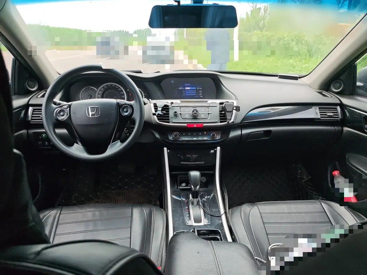 Honda Accord 2016 2.0L Comfort Edition — миниатюра 9
