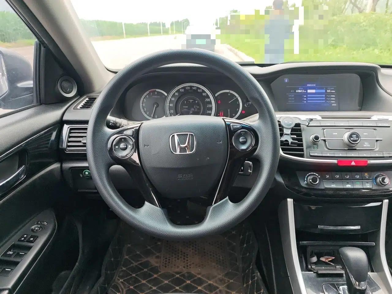 Honda Accord 2016 2.0L Comfort Edition — миниатюра 10