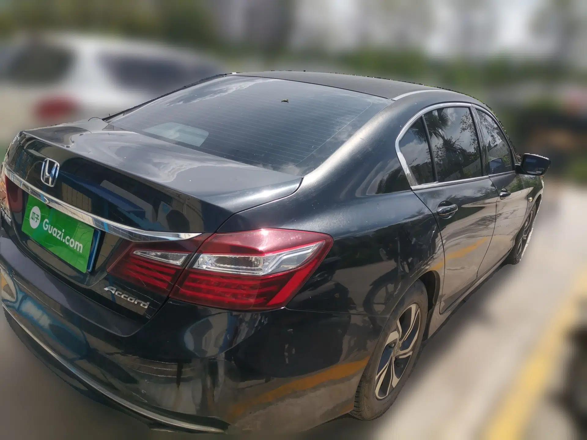 Honda Accord 2016 2.0L Comfort Edition — миниатюра 6
