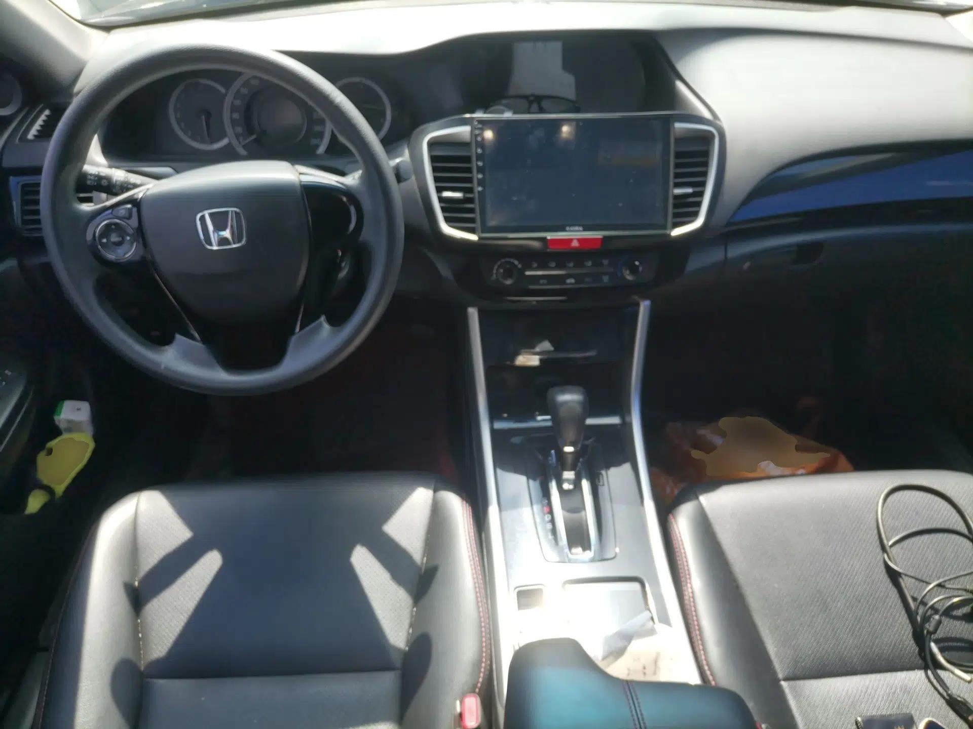 Honda Accord 2016 2.0L Comfort Edition — миниатюра 9