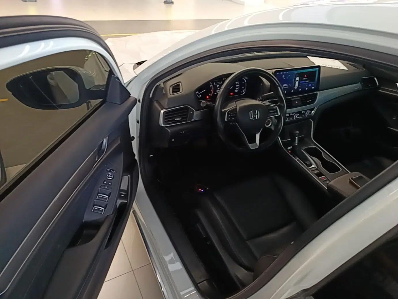 Honda Accord 2018 260TURBO Elite Edition China VI — миниатюра 24