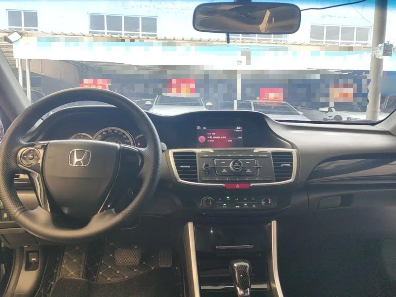 Honda Accord 2016 2.0L Comfort Edition — миниатюра 12