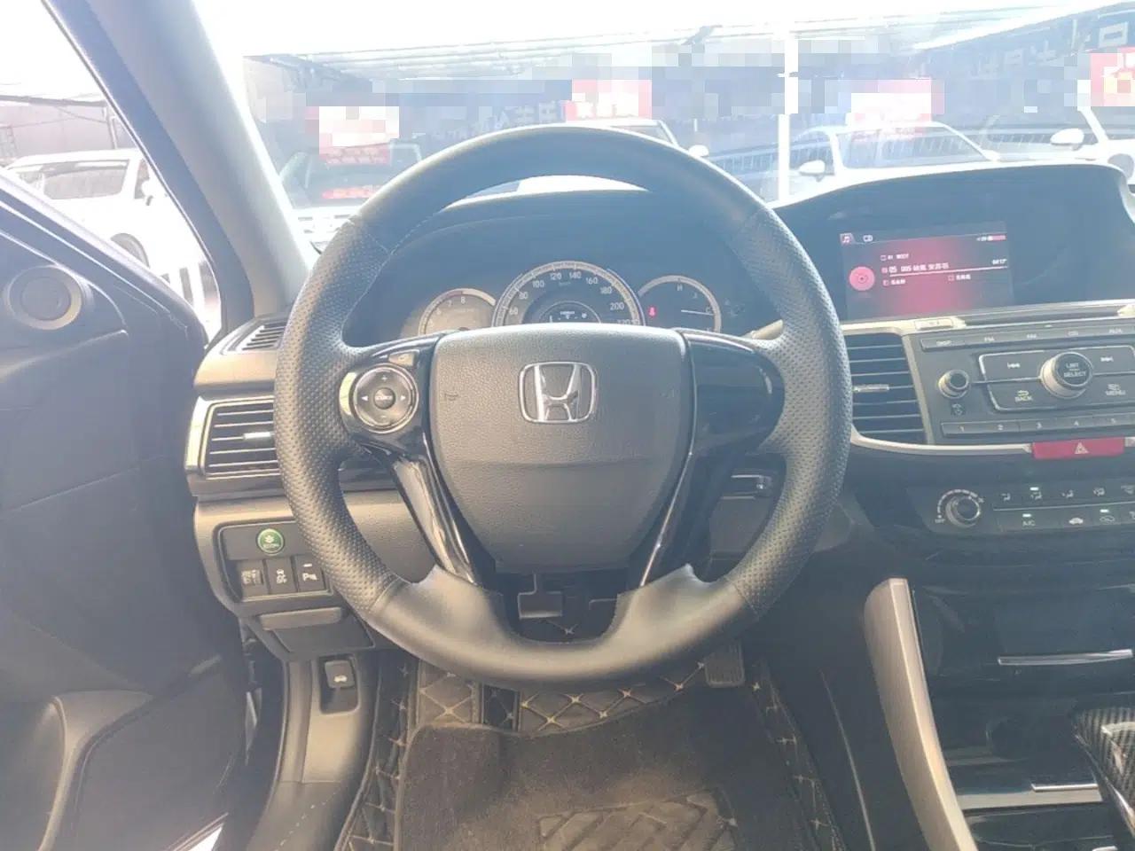 Honda Accord 2016 2.0L Comfort Edition — миниатюра 13