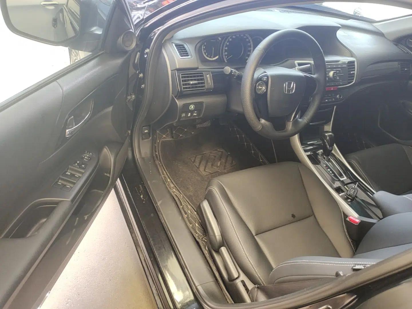 Honda Accord 2016 2.0L Comfort Edition — миниатюра 18