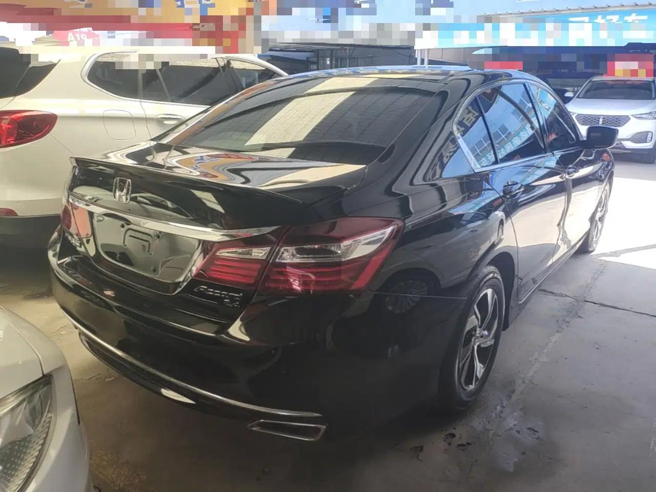 Honda Accord 2016 2.0L Comfort Edition — миниатюра 6