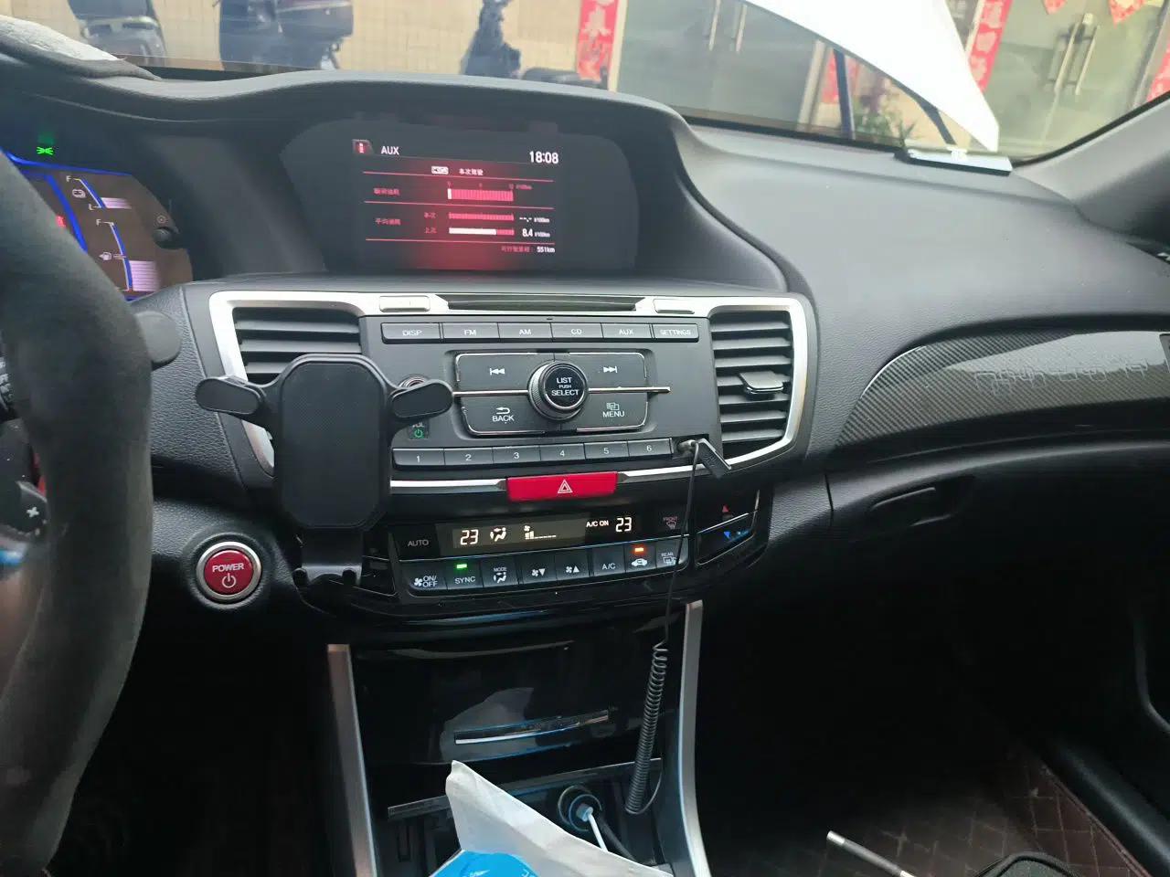 Honda Accord 2016 Hybrid 2.0L Sharp Edition — миниатюра 13