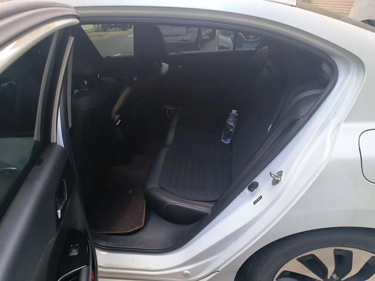 Honda Accord 2016 Hybrid 2.0L Sharp Edition — миниатюра 17