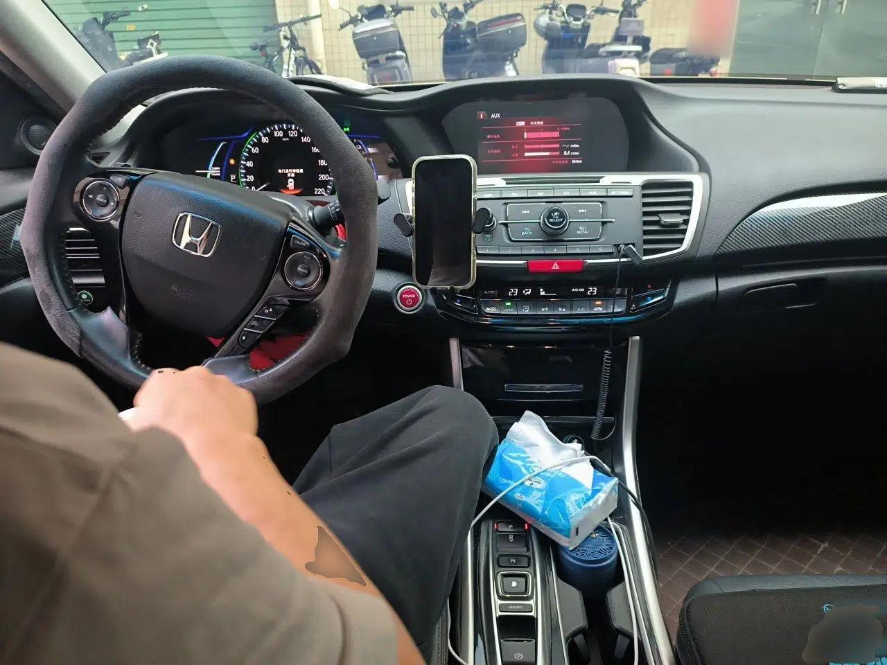 Honda Accord 2016 Hybrid 2.0L Sharp Edition — миниатюра 9
