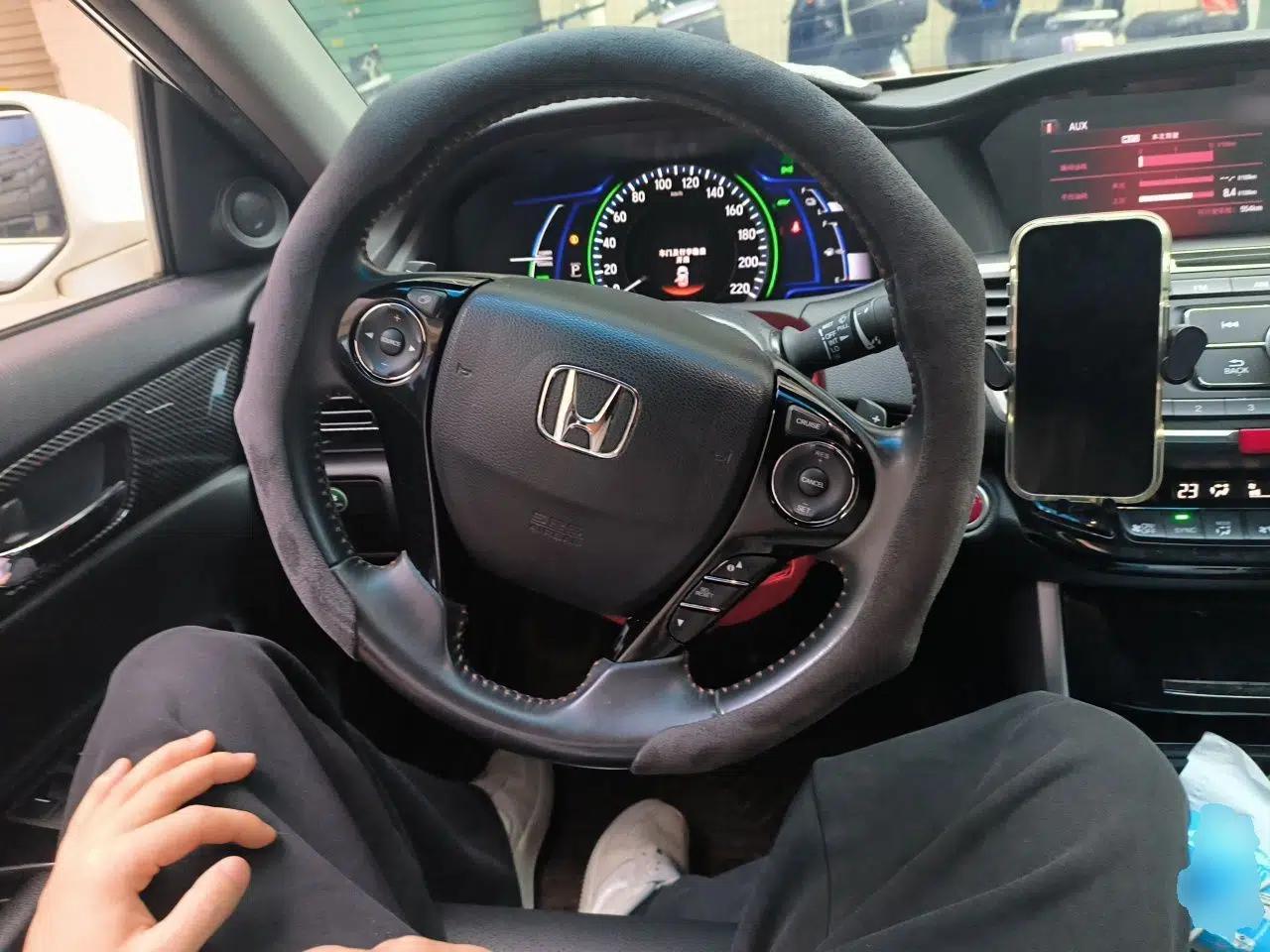 Honda Accord 2016 Hybrid 2.0L Sharp Edition — миниатюра 10