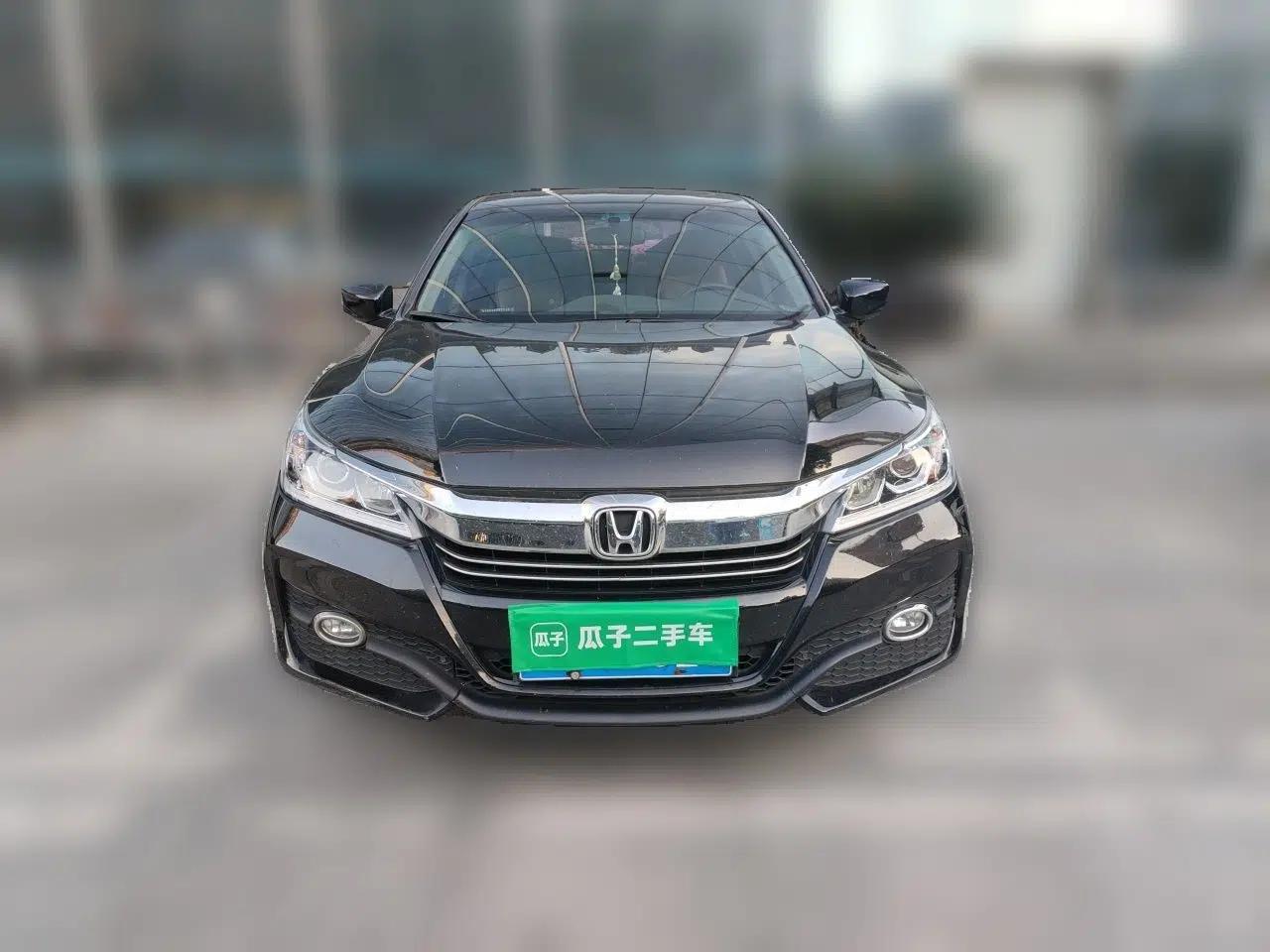 Honda Accord 2016 2.0L Elite Edition — миниатюра 2
