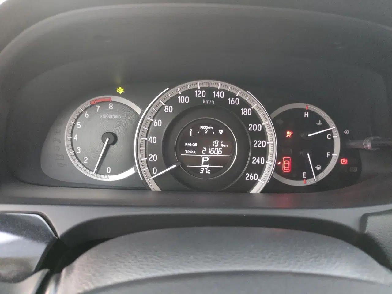 Honda Accord 2016 2.0L Elite Edition — миниатюра 11