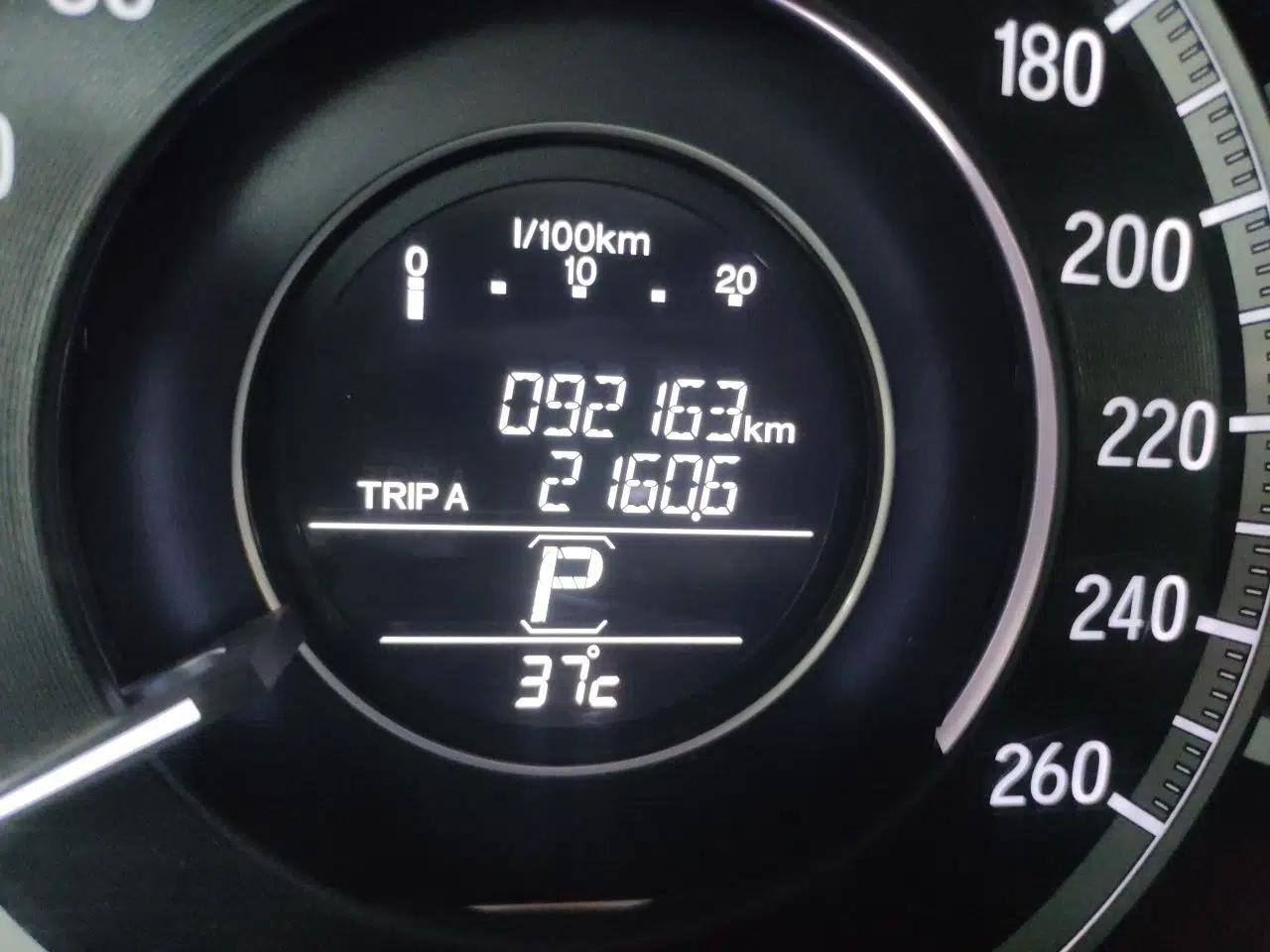 Honda Accord 2016 2.0L Elite Edition — миниатюра 12