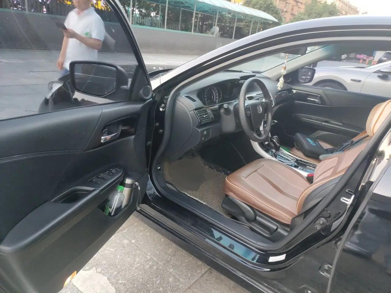 Honda Accord 2016 2.0L Elite Edition — миниатюра 16