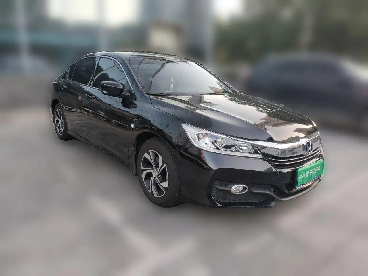 Honda Accord 2016 2.0L Elite Edition — миниатюра 3