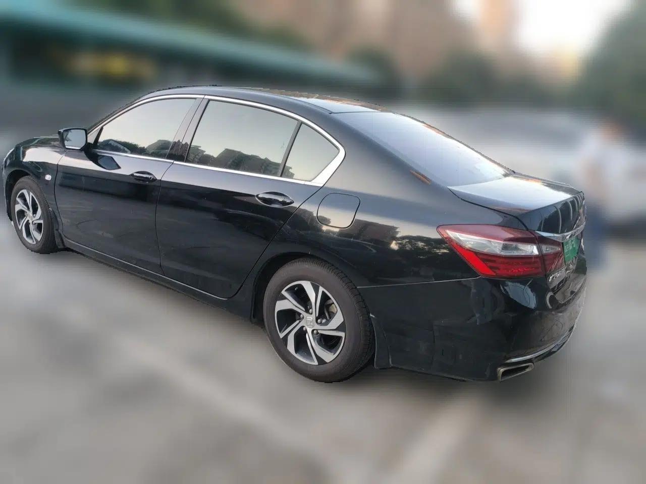 Honda Accord 2016 2.0L Elite Edition — миниатюра 4