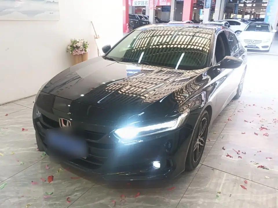 Honda Accord 2022 260TURBO Luxury Edition — миниатюра 1