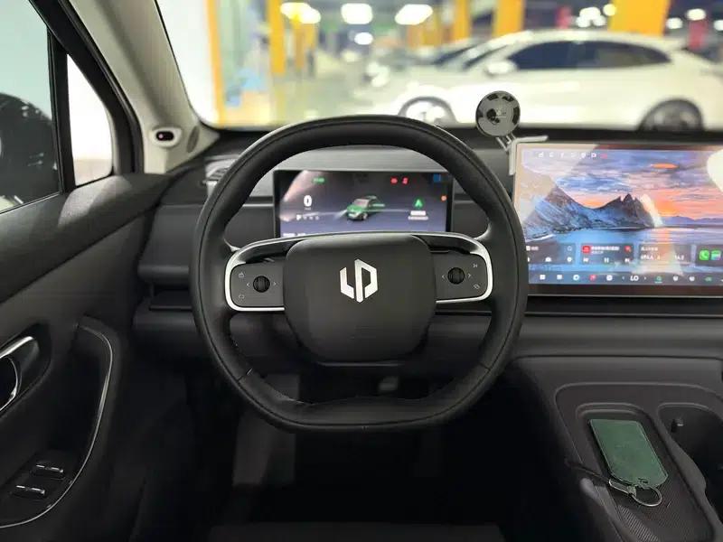 Leapmotor C10 2024 Range Extended Electric 210 Smart Edition — миниатюра 9