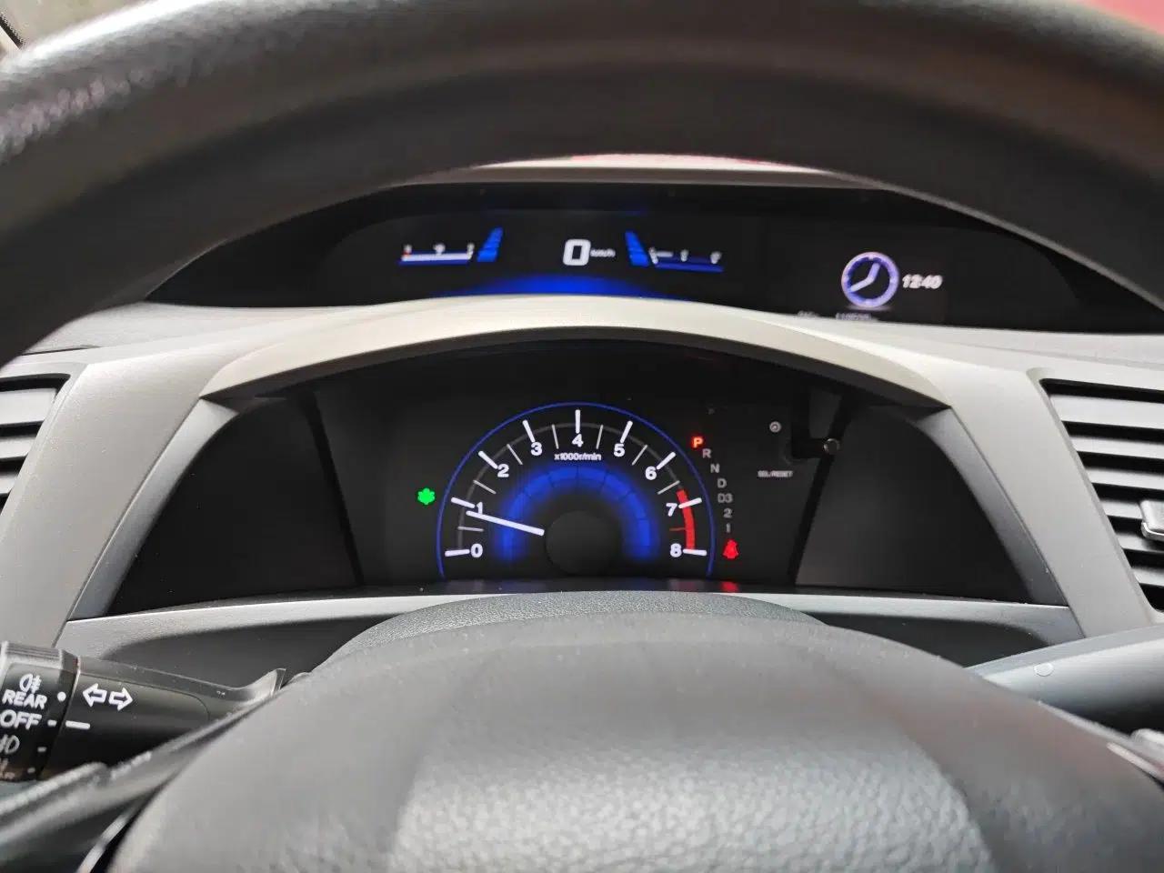 Honda Civic 2012 1.8L automatic comfort version — миниатюра 11